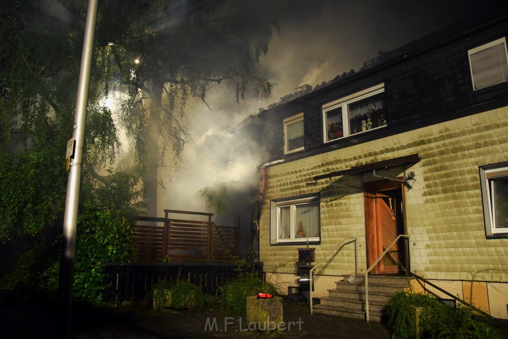 Grossfeuer Einfamilienhaus Siegburg Muehlengrabenstr P0246.JPG - Miklos Laubert